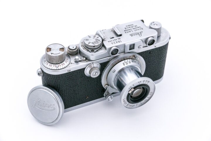 Leica 72 18 x 24 Hero